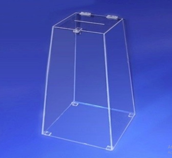 Urna Em Acrílico Modelo Trapézio Com 35 Cm de Altura – UN06
